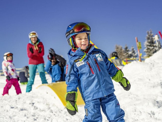 Skikurse für Kinder und Erwachsene,, Anfänger und Wiedereinsteiger © Flachau Tourismus_zooom productions